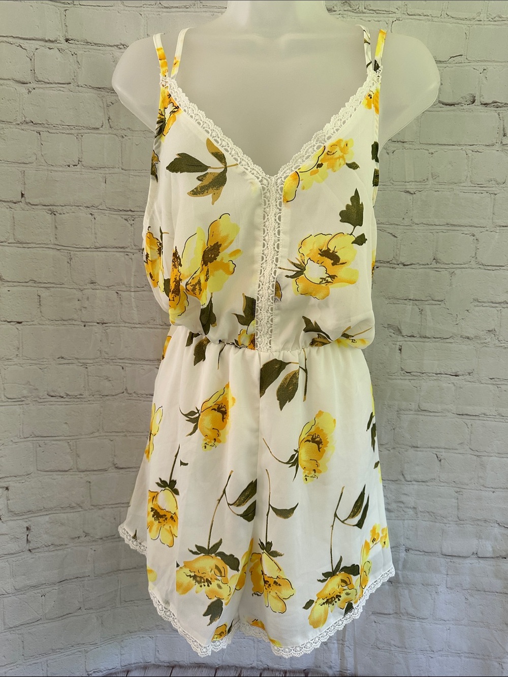 Oscar-St White Floral Lace-Trim Romper with Yellow Blooms size M/L